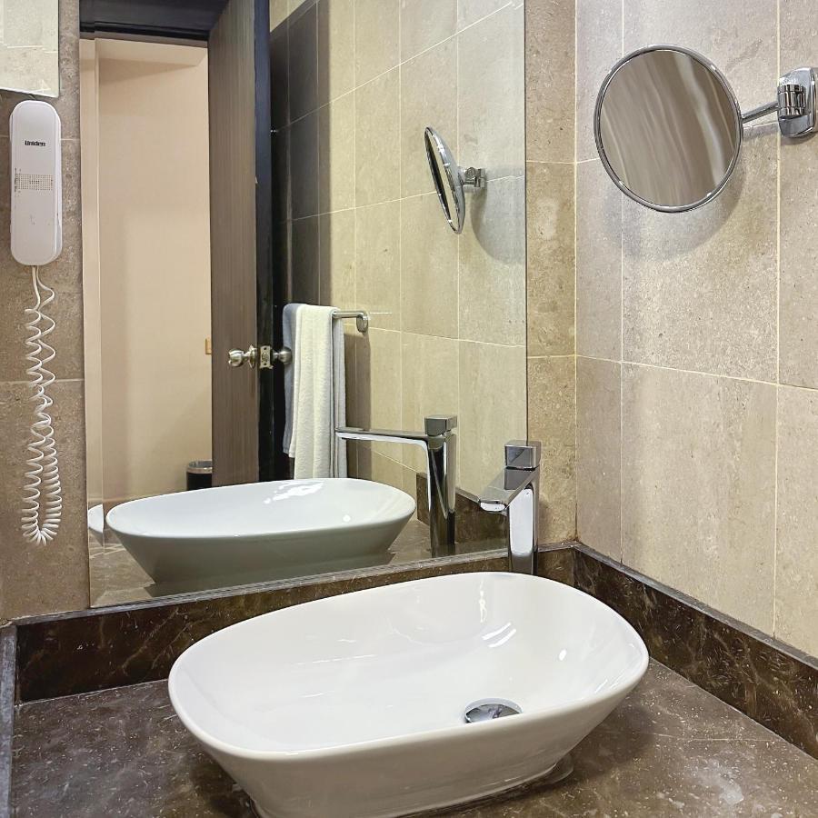 The Victory Hotel Doha Bagian luar foto