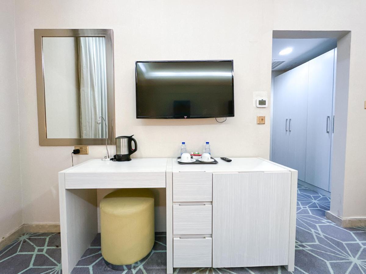 The Victory Hotel Doha Bagian luar foto