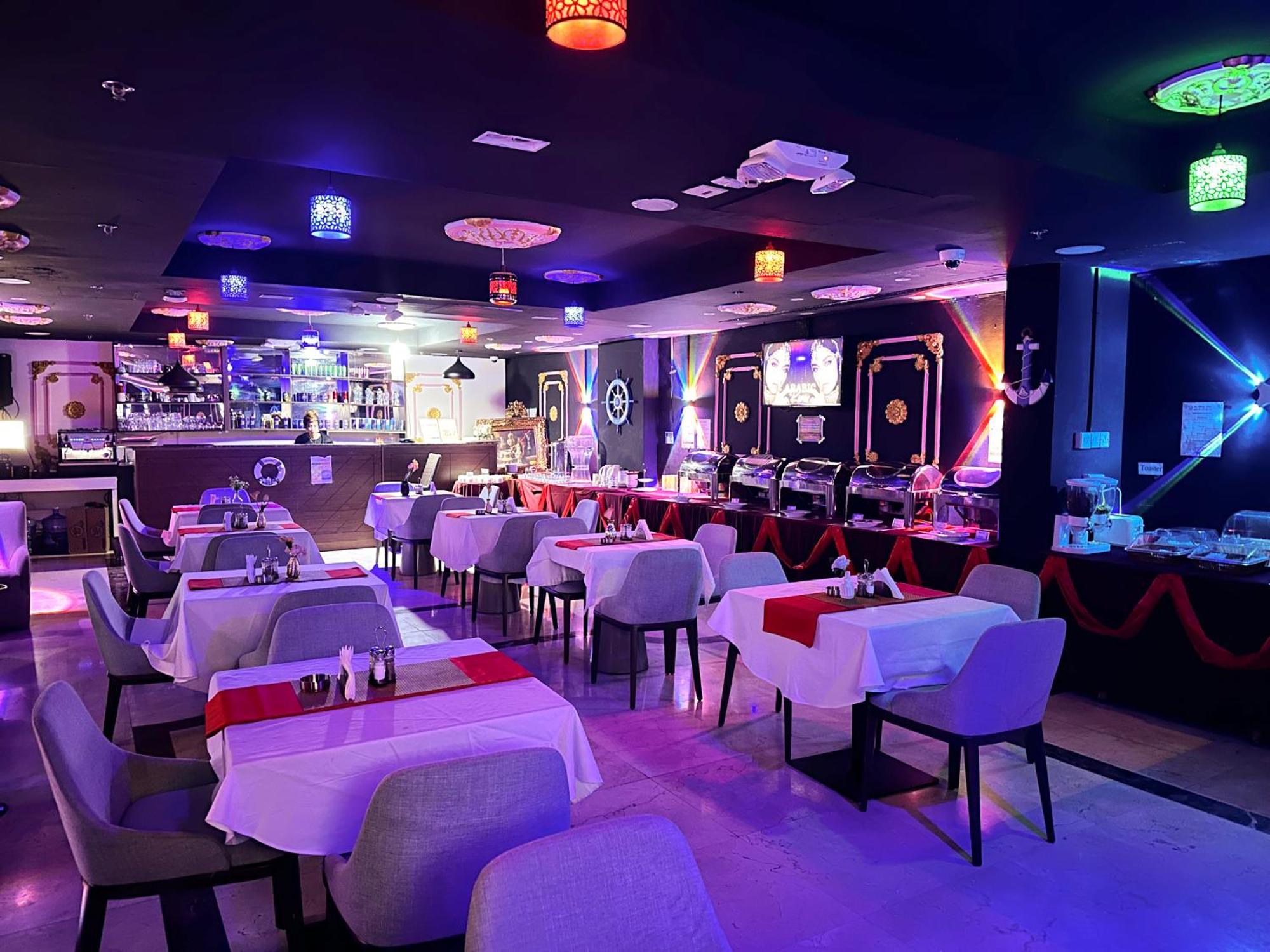 The Victory Hotel Doha Bagian luar foto